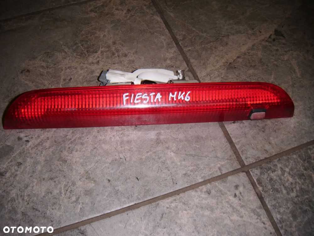 ford fiesta mk6 03r 5d światło stop w klape tył - 1