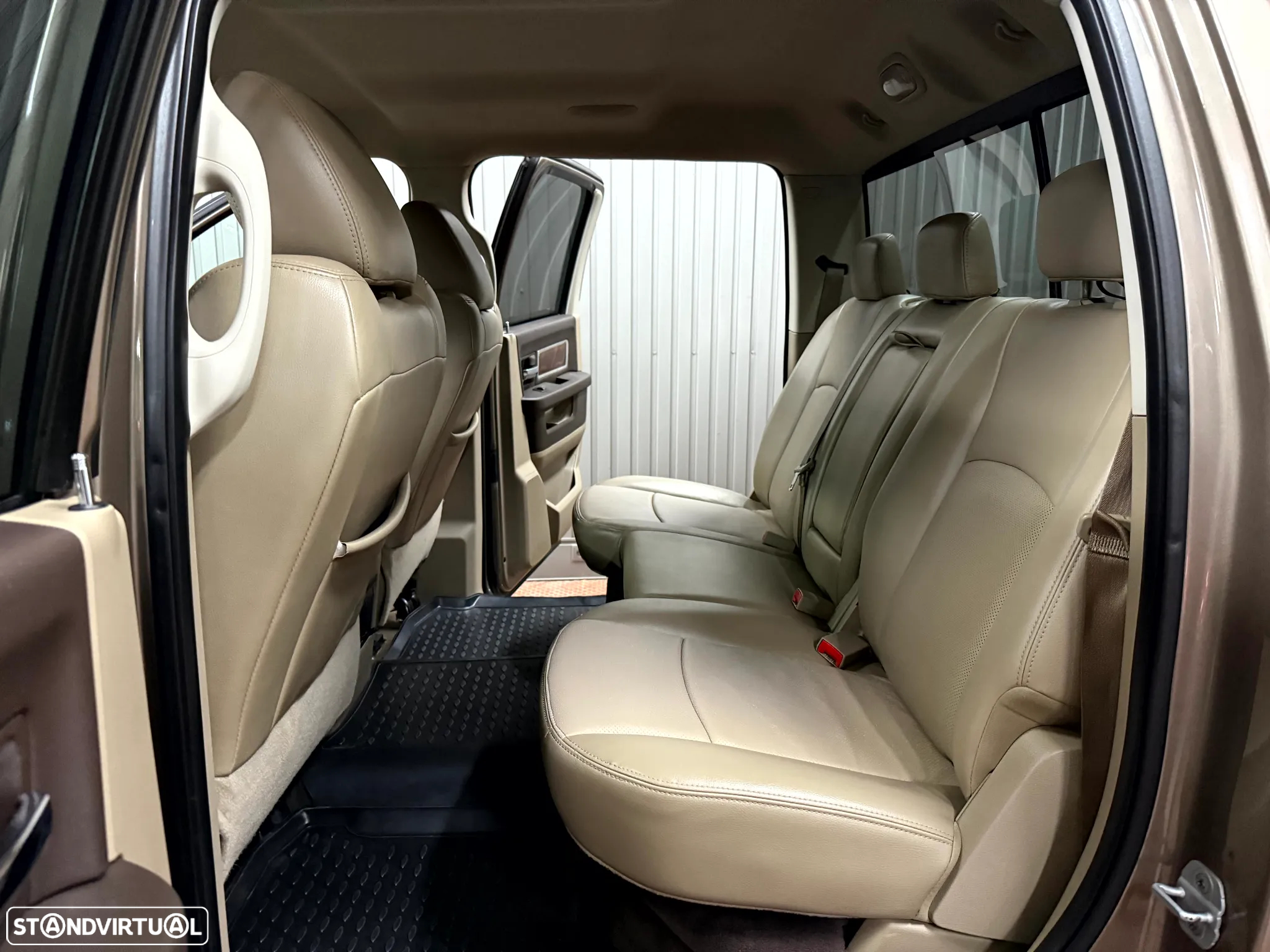Dodge RAM 3500 Dually 6.7 Cummins Laramie - 28