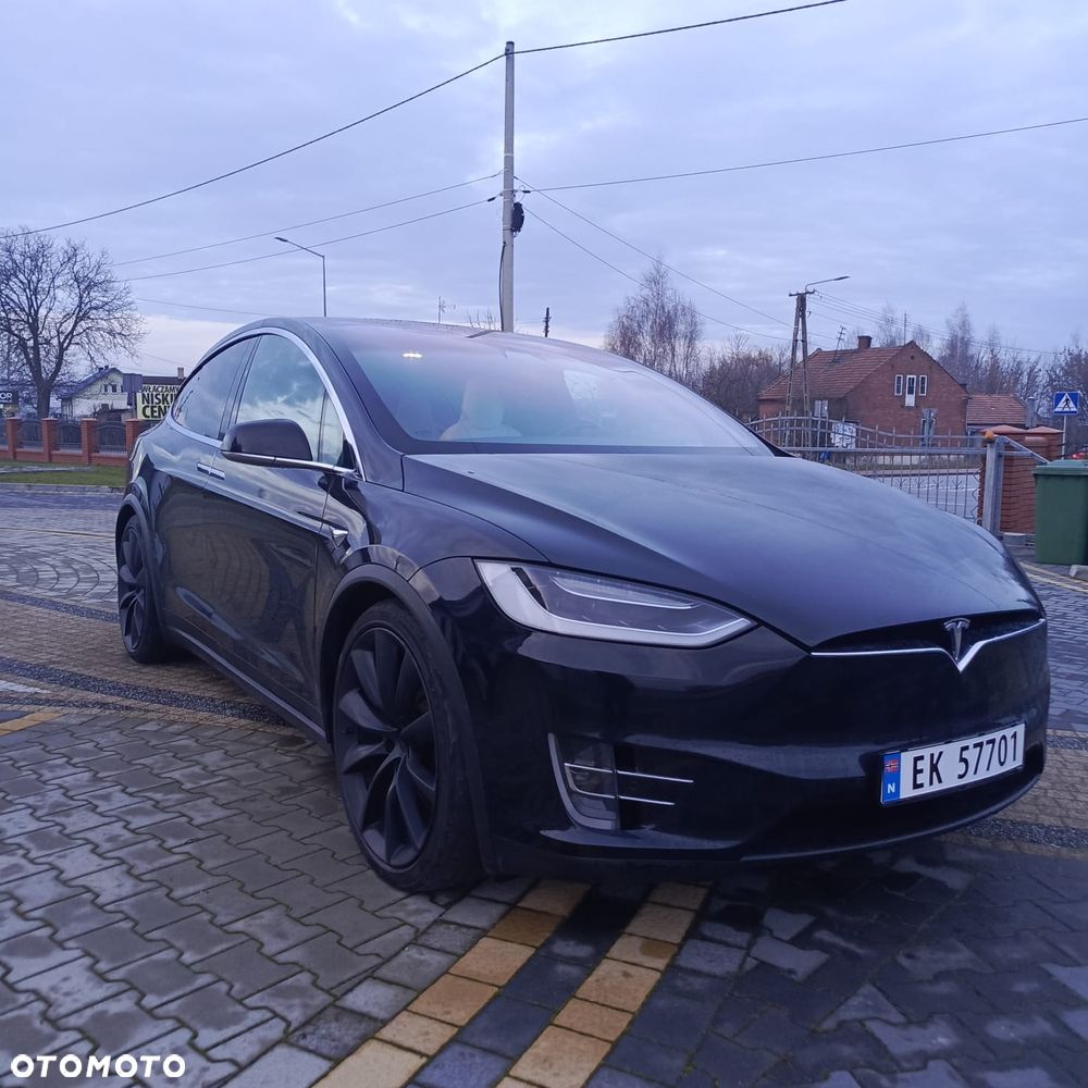 Tesla Model X - 4