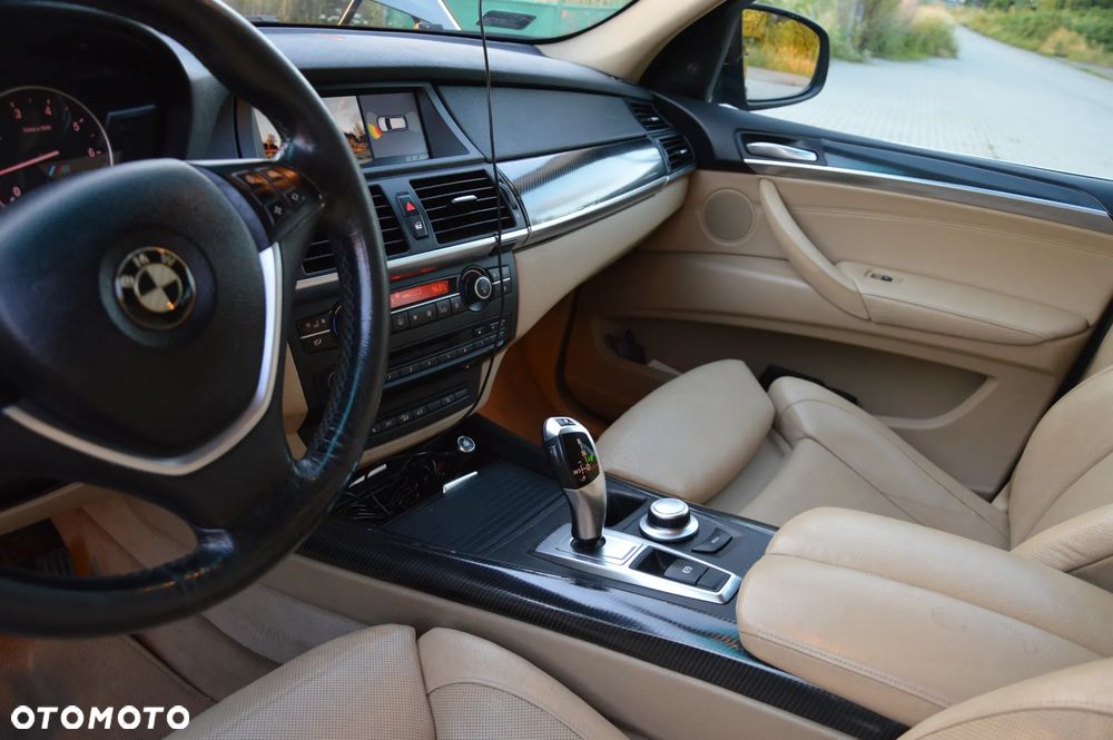 BMW X5 4.8i xDrive - 10