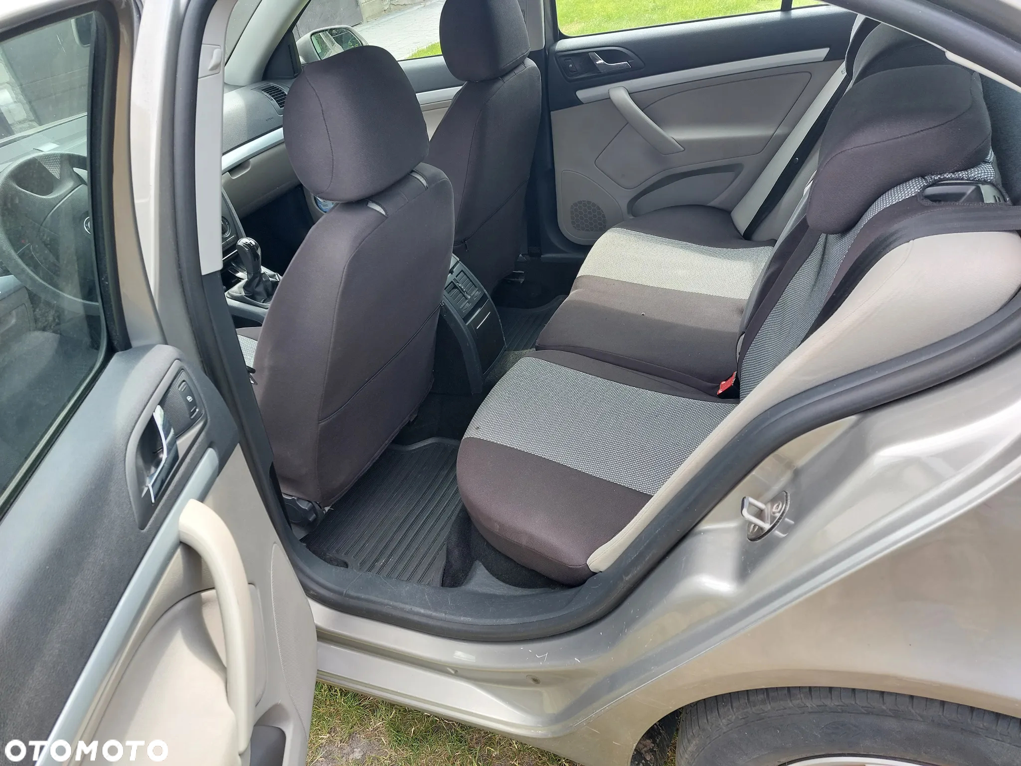 Skoda Octavia 1.6 FSI Elegance - 8