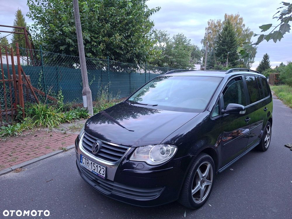 Volkswagen Touran - 1