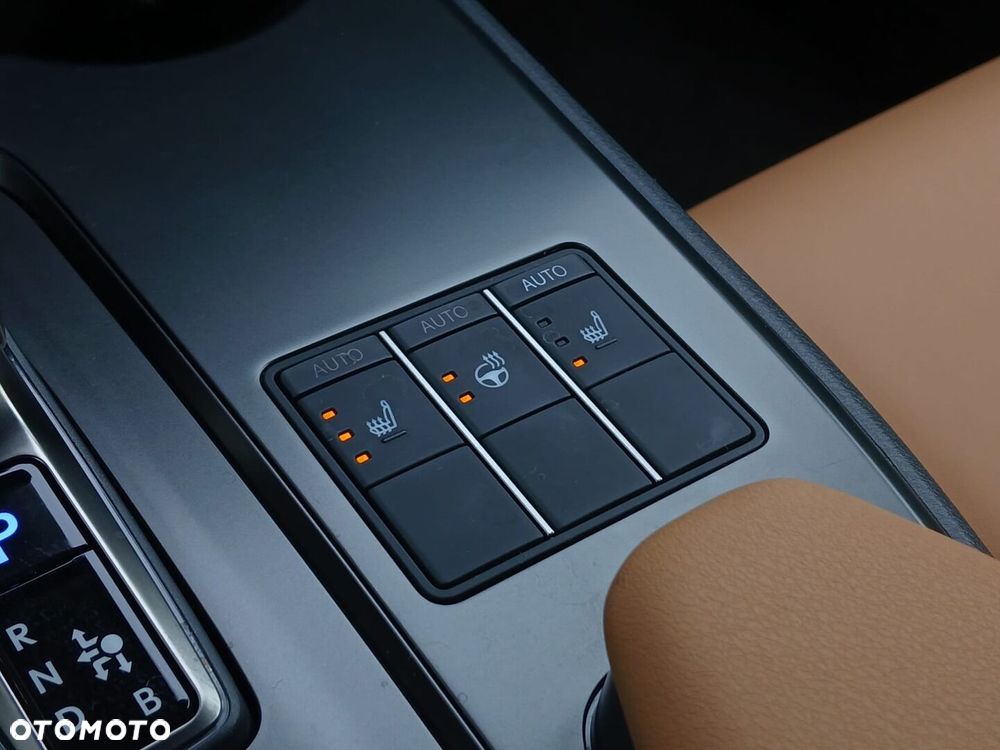 Lexus UX 300h F Sport Design - 28