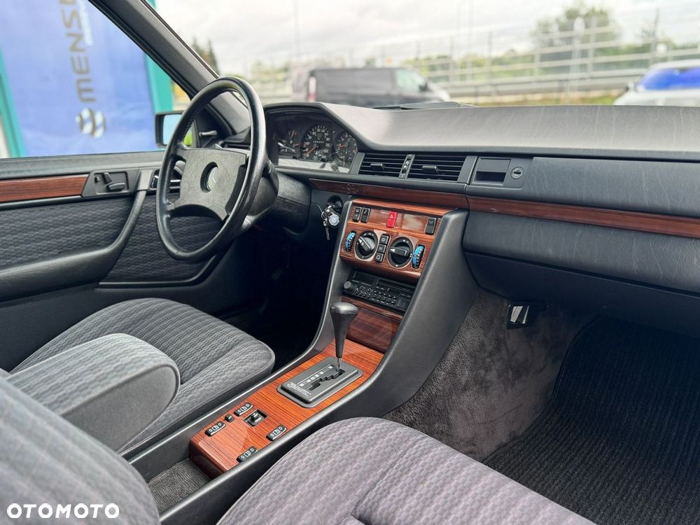 Mercedes-Benz W124 (1984-1993) - 25