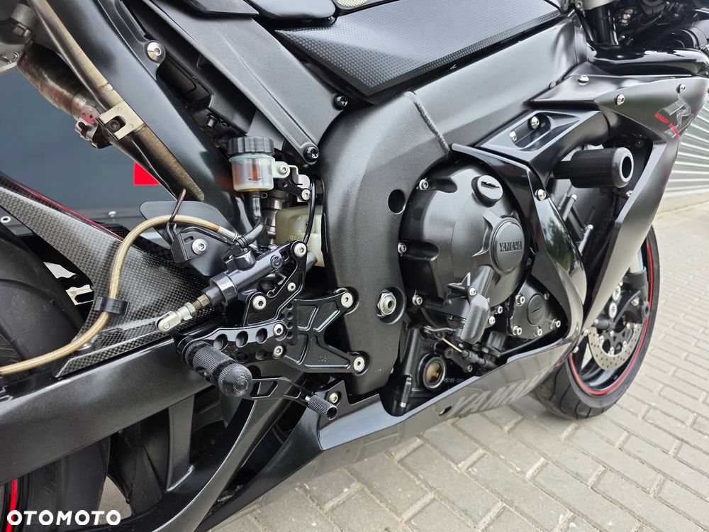 Yamaha R1 - 26