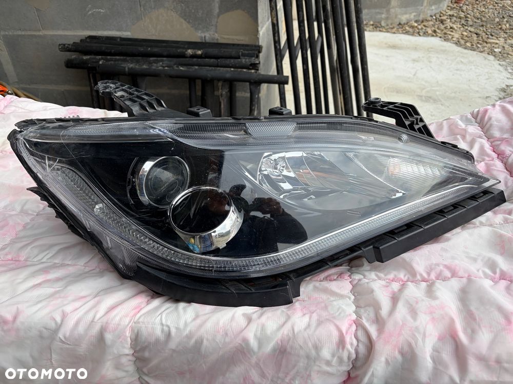 Lampa prawa Chrysler Pacyfica Limited xenon uszkodzona - 1
