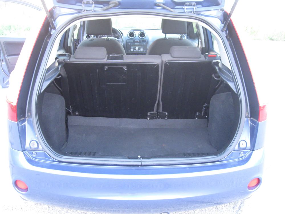 Ford Fiesta 1.3 Ambiente - 11