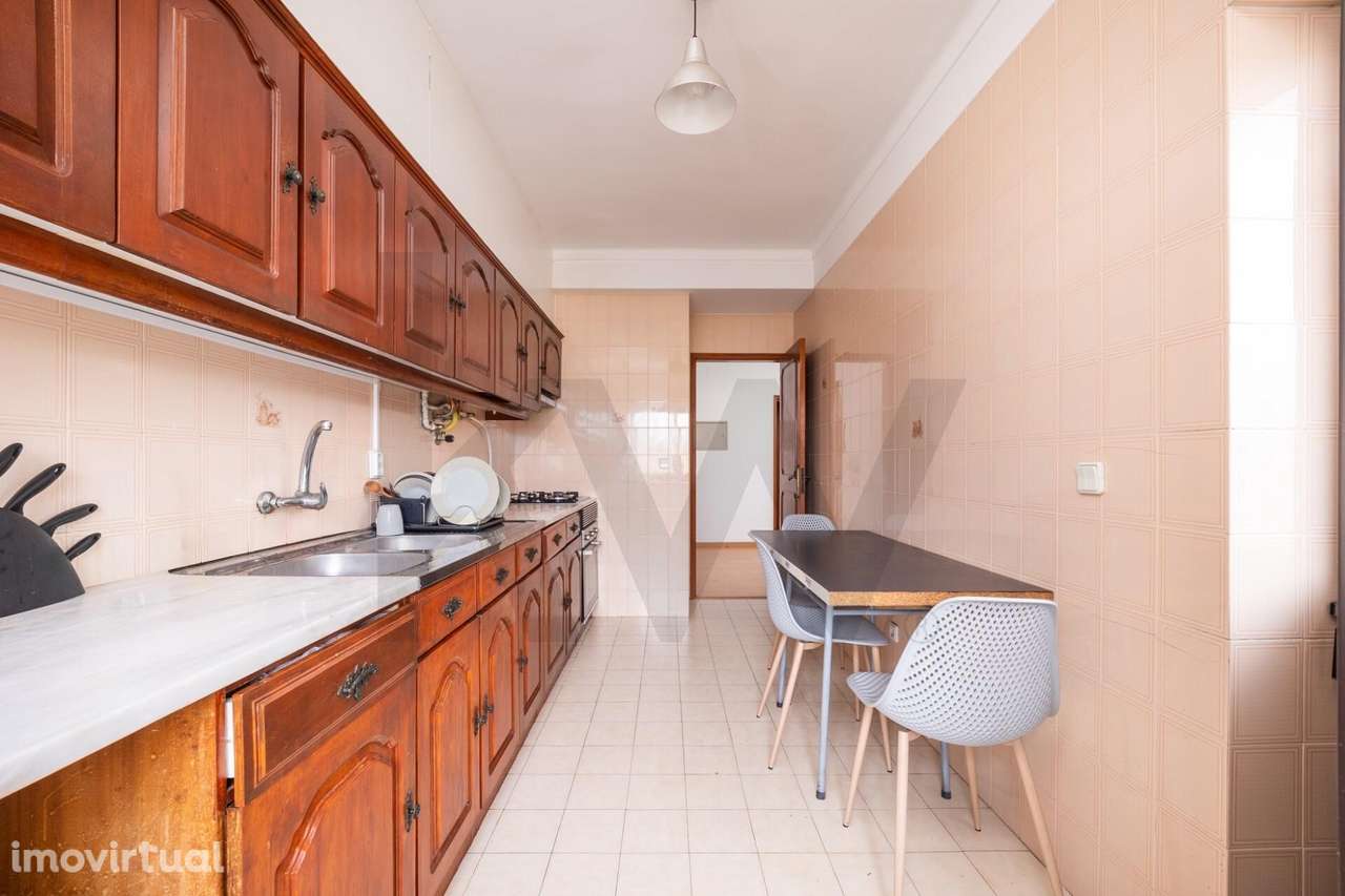 Apartamento T8 em Dúplex com garagem e duas entradas independentes | R - Grande imagem: 2/35