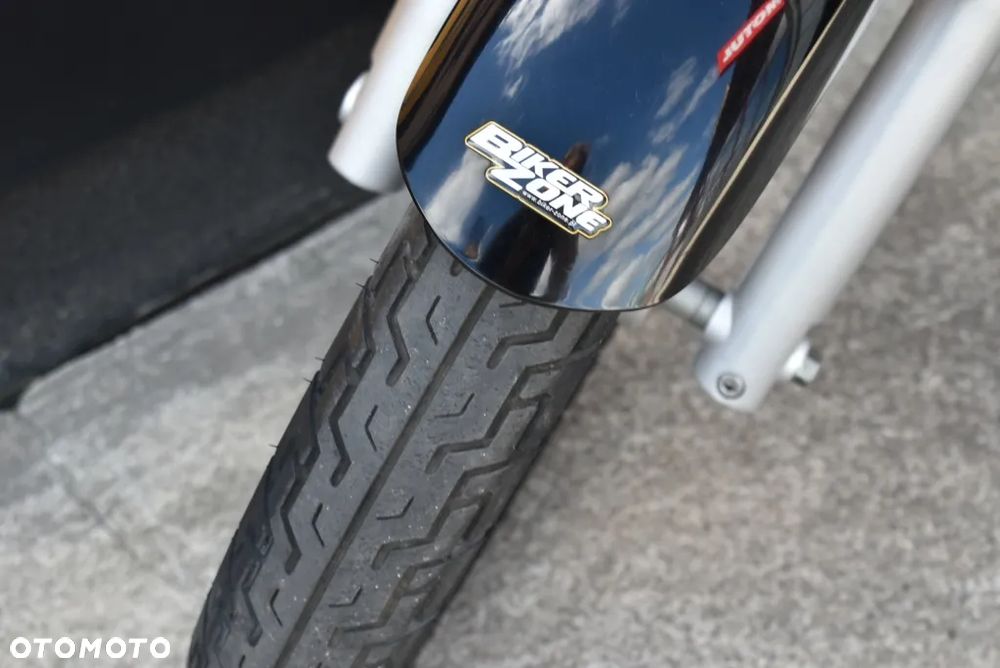 Suzuki Intruder - 25