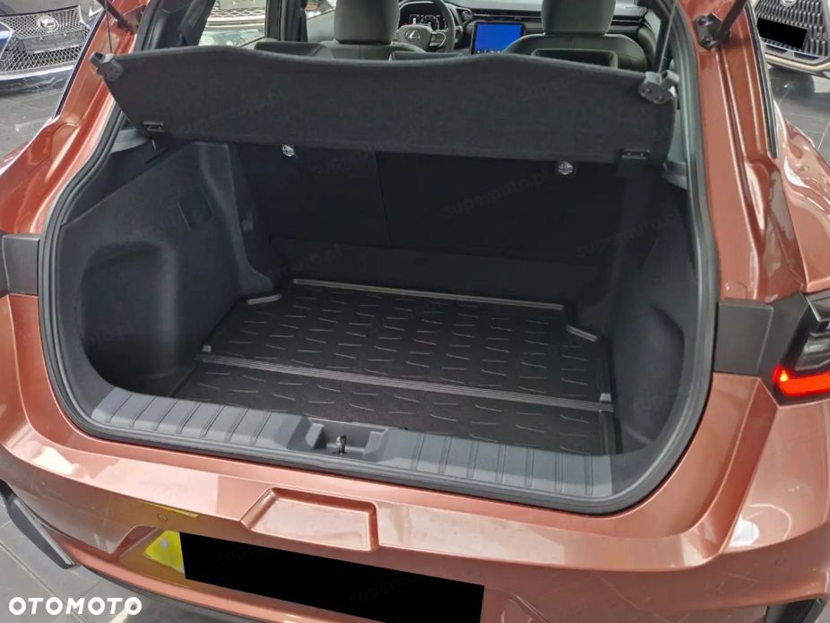 Lexus LBX 1.5 Hybrid - 12