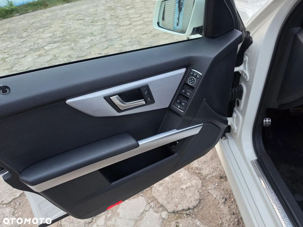 Mercedes-Benz GLK 220 CDI DPF 4Matic BlueEFFICIENCY 7G-TRONIC - 25