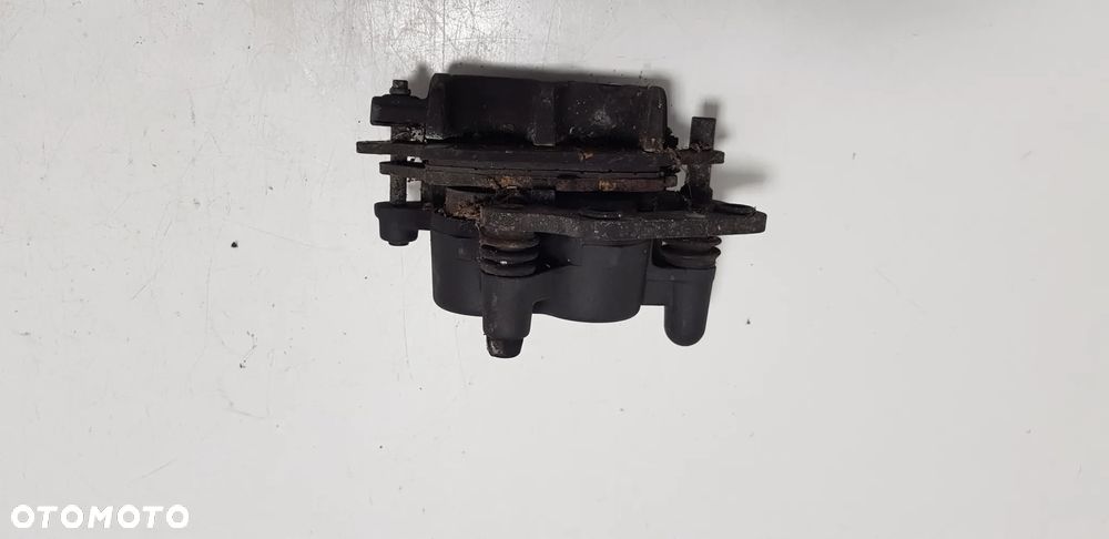 Suzuki Bandit GSF 600 95-99 Zacisk hamulca przód - 3