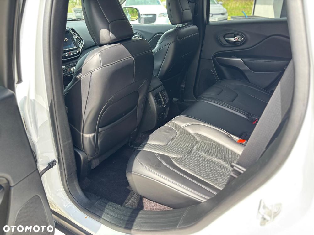 Jeep Cherokee - 22