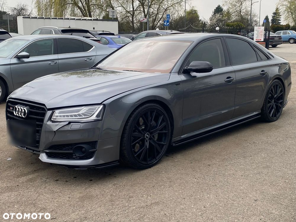 Audi S8 Plus - 1