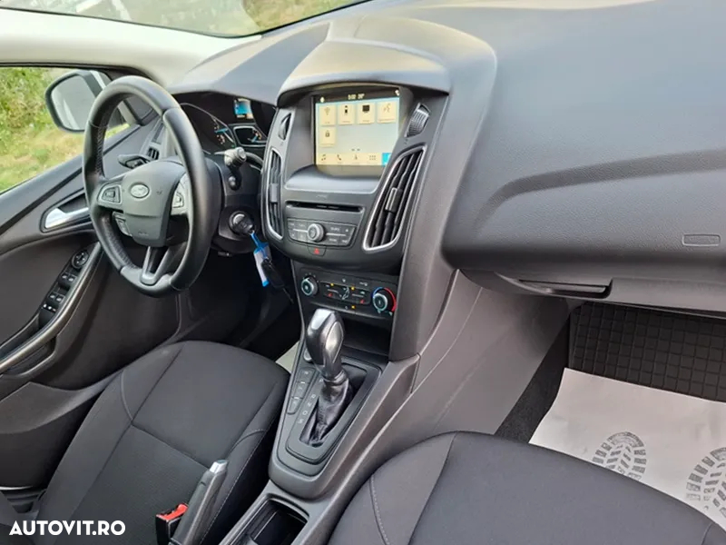Ford Focus 2.0 TDCI Powershift Titanium - 29