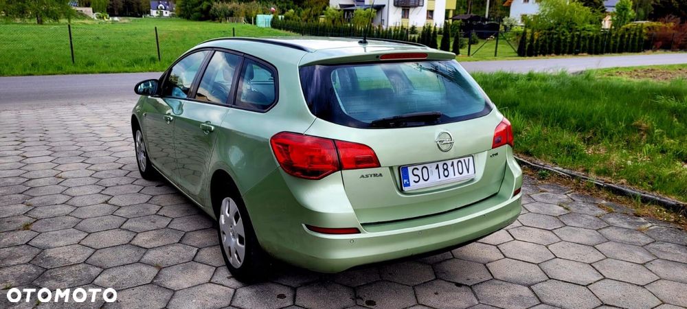 Opel Astra 2011 photo 4