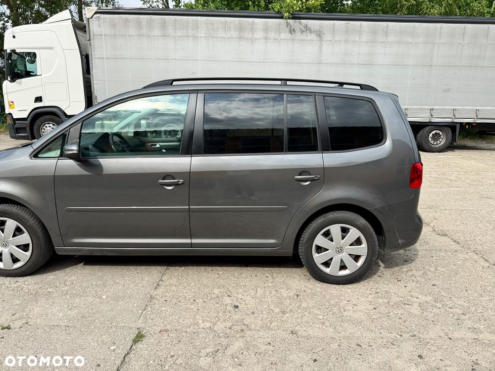 Volkswagen Touran - 8