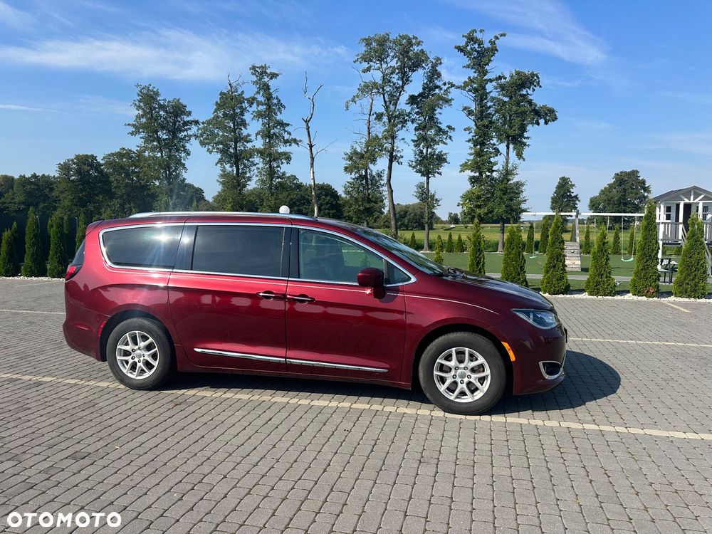 Chrysler Pacifica - 2