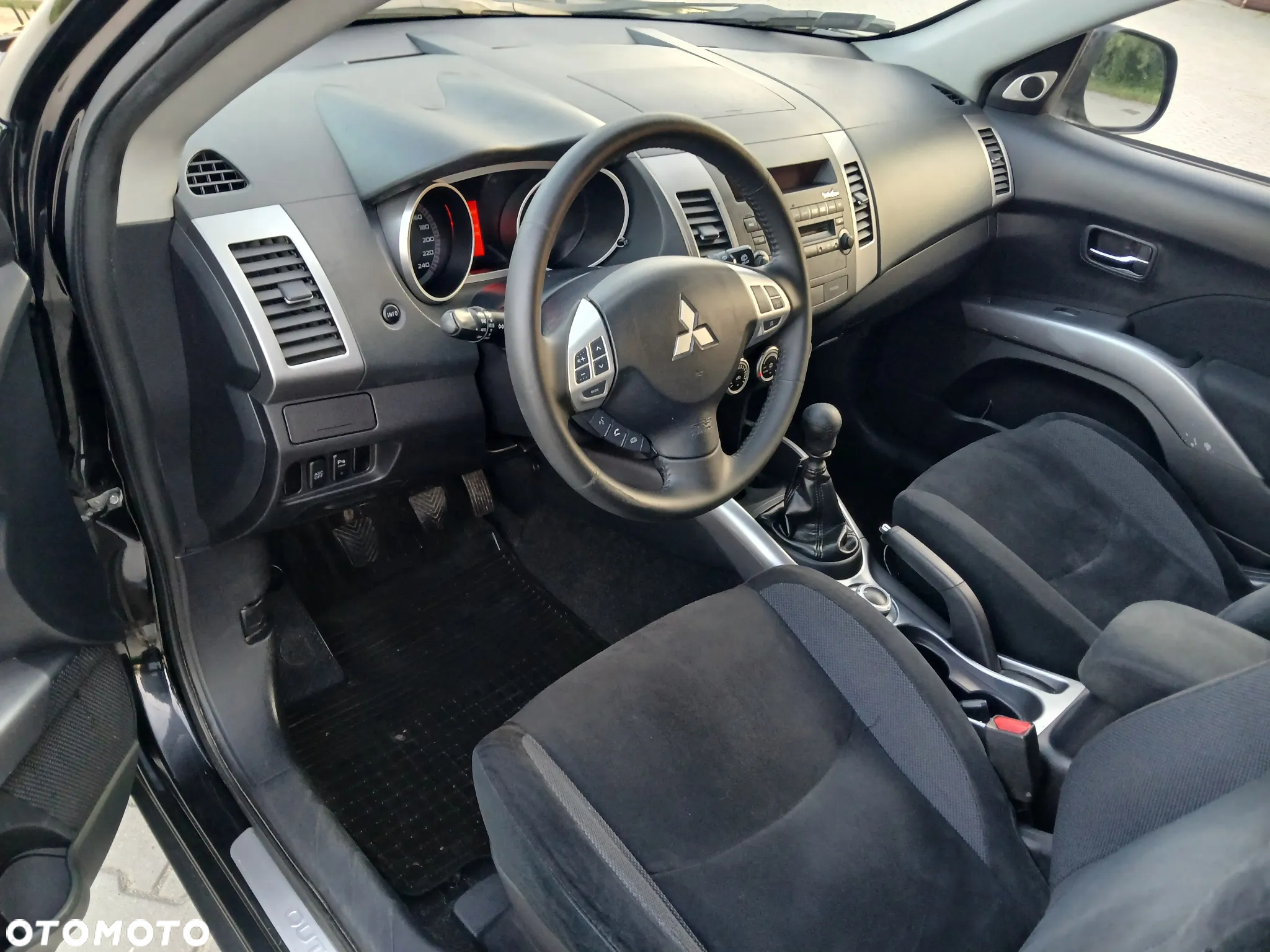 Mitsubishi Outlander 2.0 DID Intense + - 15