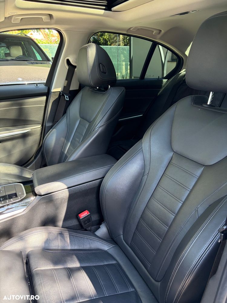 BMW Seria 3 320i AT - 11