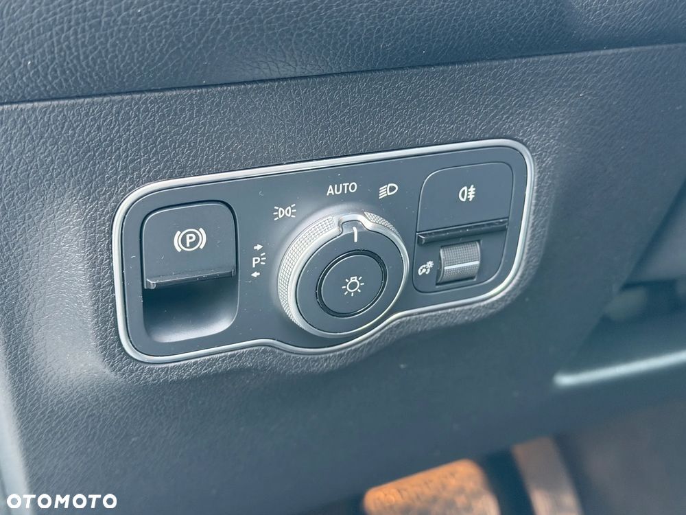 Mercedes-Benz GLB 200 Progressive 7G-DCT - 15