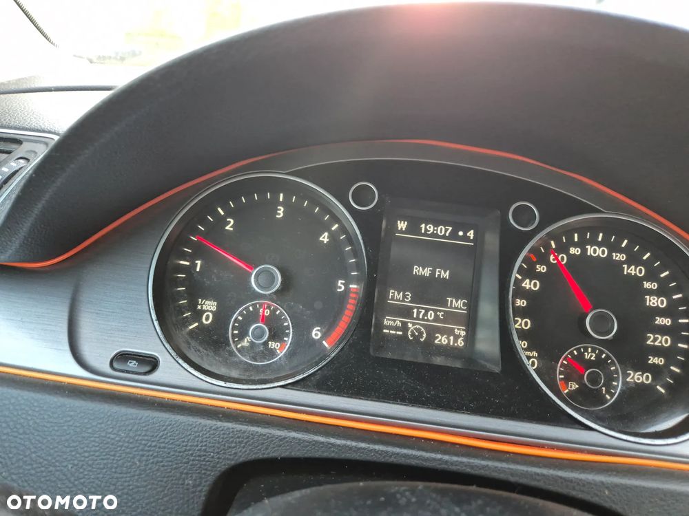 Volkswagen Passat 1.6 TDI DPF BlueMotion - 5