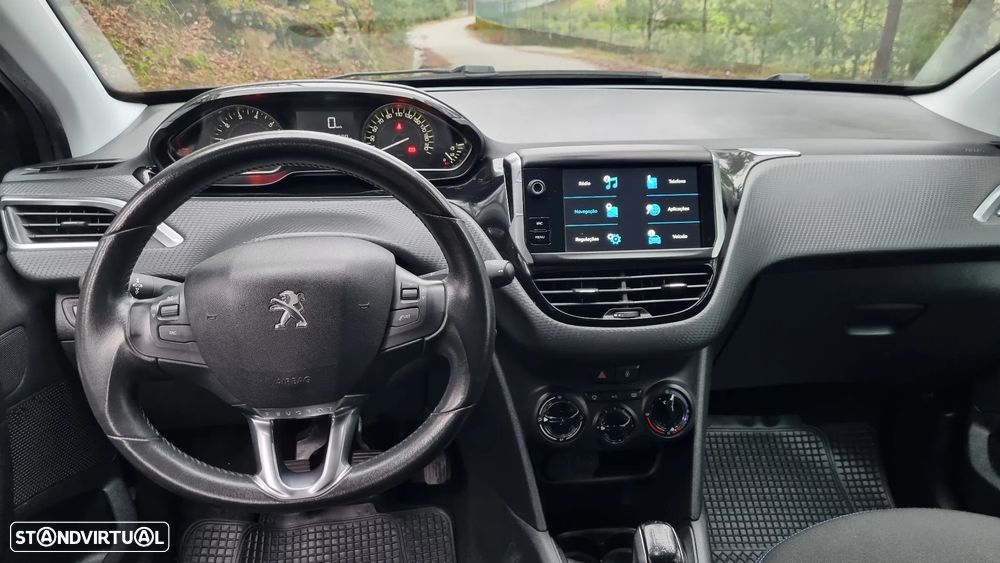 Peugeot 208 1.2 PureTech Signature - 10