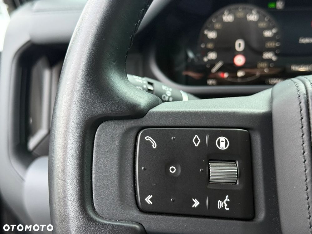 Land Rover Defender 110 D300 X-Dynamic HSE - 13