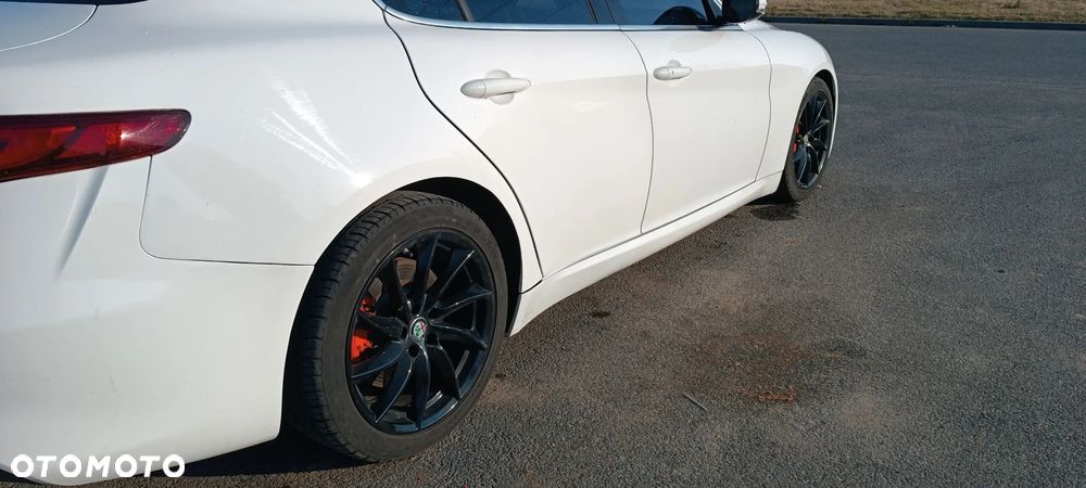 Alfa Romeo Giulia - 10