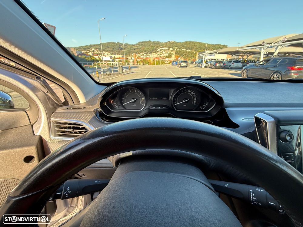 Peugeot 208 1.2 PureTech Signature - 12