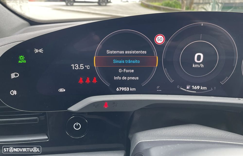 Porsche Taycan Standard - 38