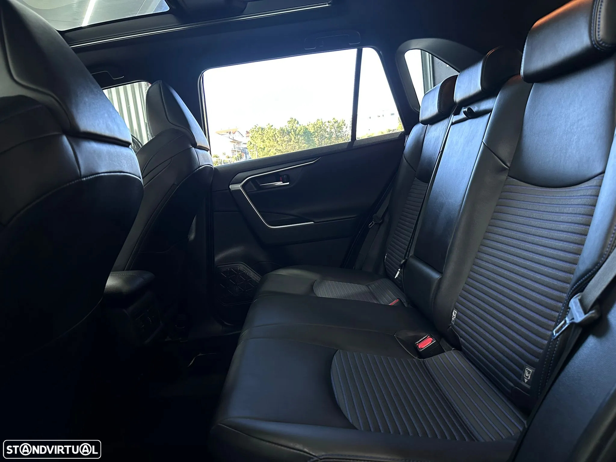 Toyota RAV4 2.5 HDF Lounge - 44