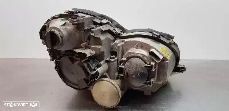 FAROL ESQUERDO MERCEDES-BENZ CLASSE C 2002 -A2038200161 - 2