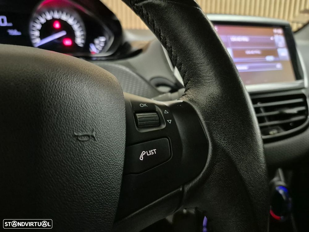 Peugeot 208 1.2 PureTech Style - 11
