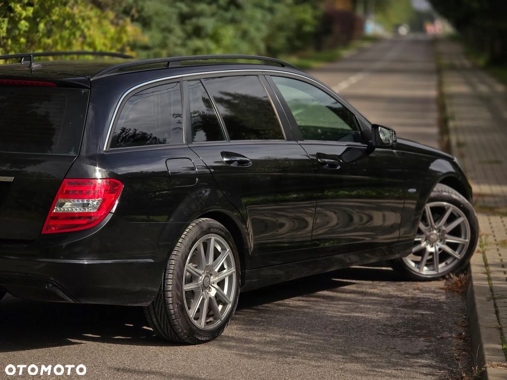Mercedes-Benz Klasa C 180 CGI BlueEff Avantgarde - 39