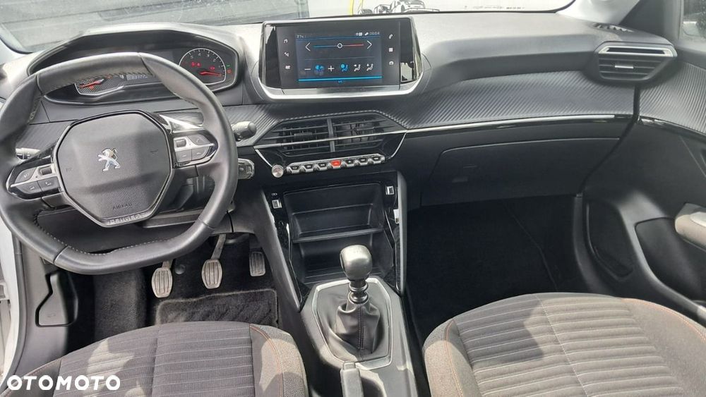 Peugeot 208 - 25