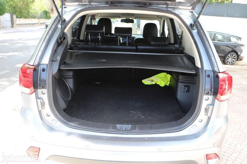 Mitsubishi Outlander 2.0 MIVEC Instyle Navi+ - 10