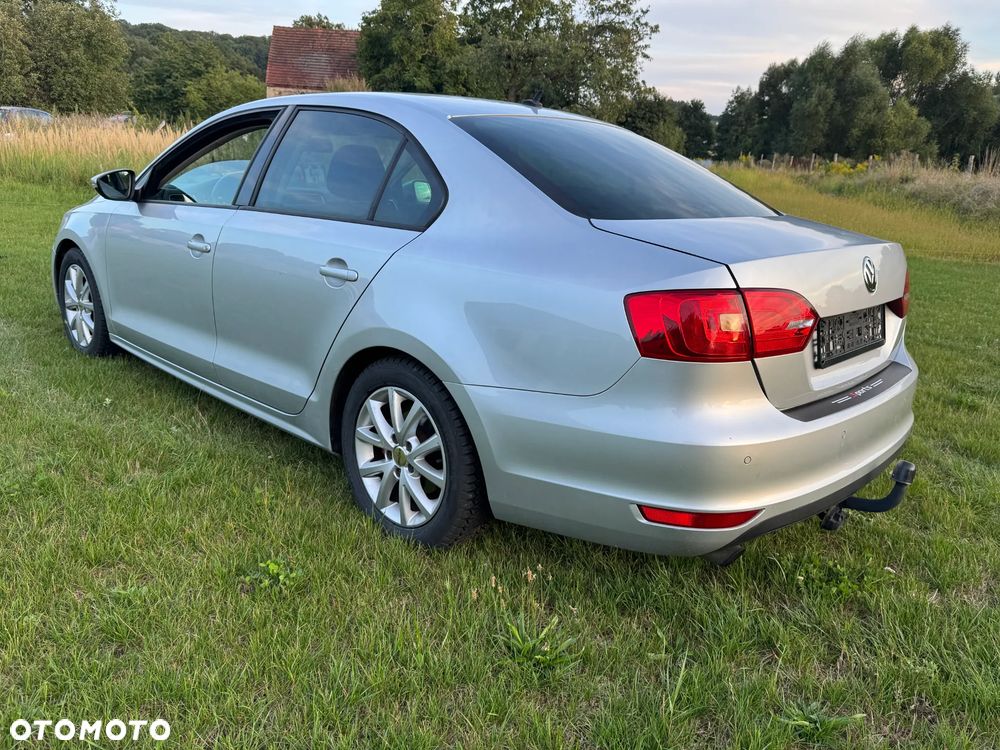 Volkswagen Jetta 1.2 TSI Trendline Optimum - 4
