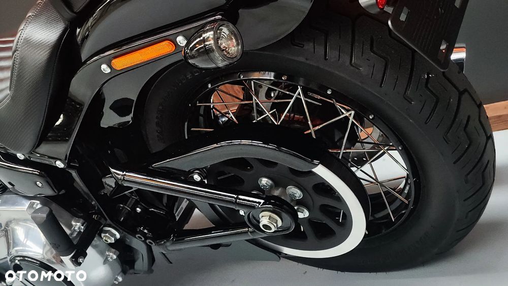 Harley-Davidson Softail Street Bob - 26
