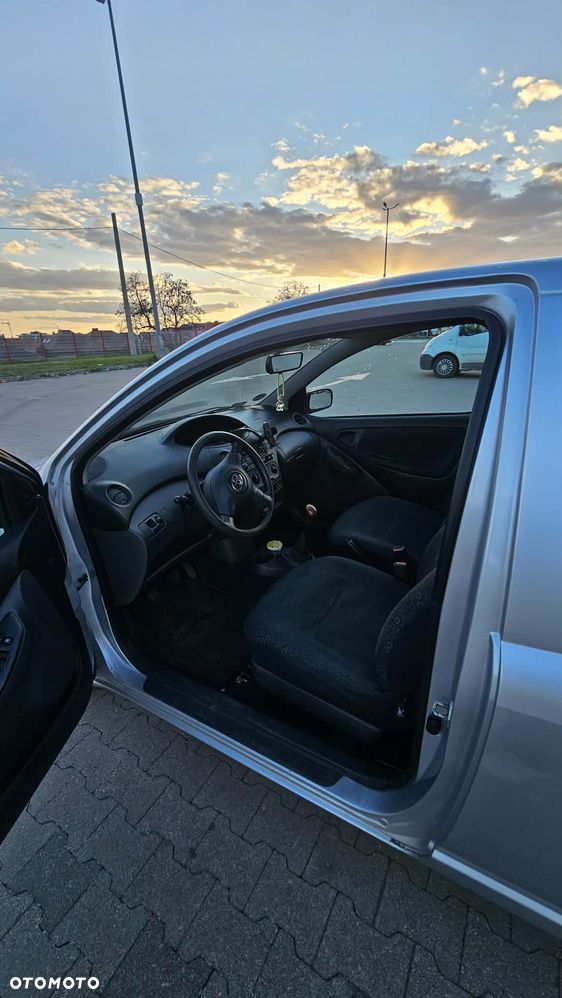 Toyota Yaris - 9