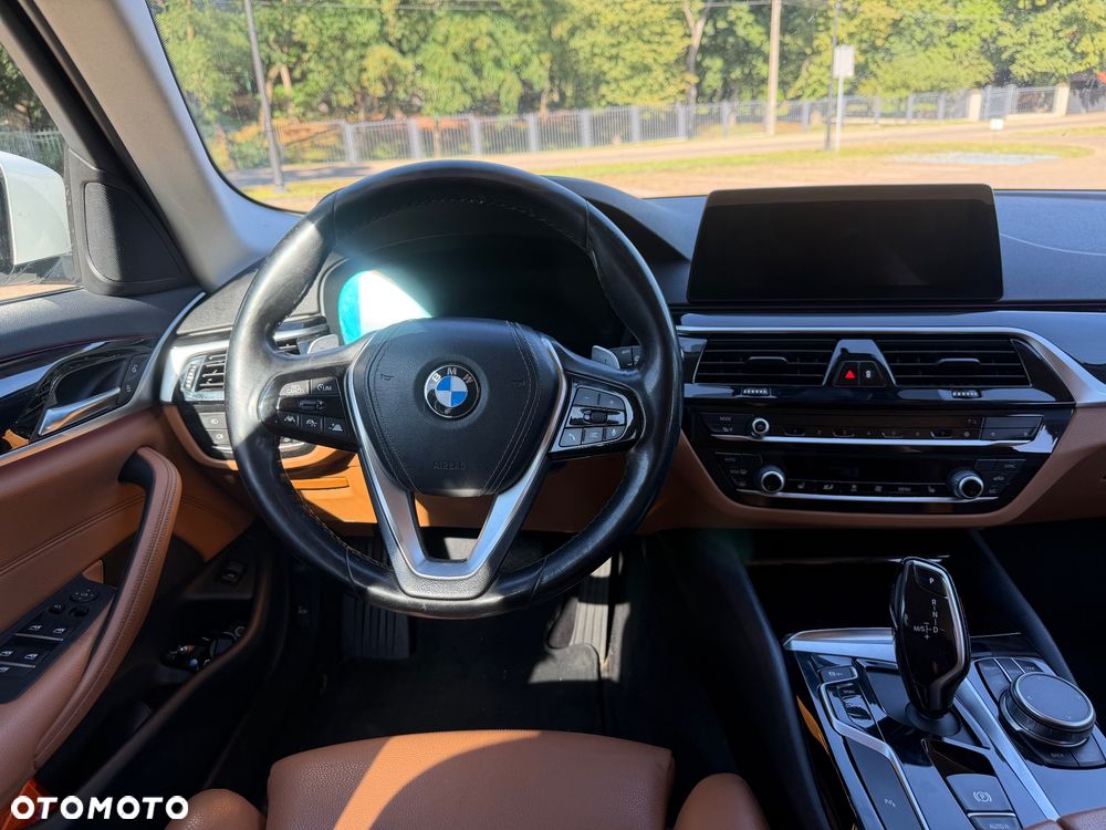 BMW Seria 5 520d Luxury Line - 9