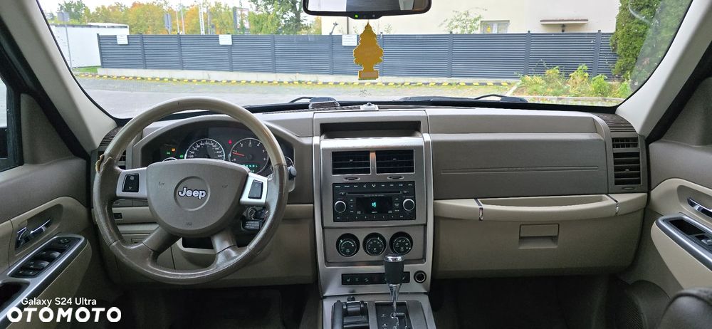 Jeep Cherokee - 18