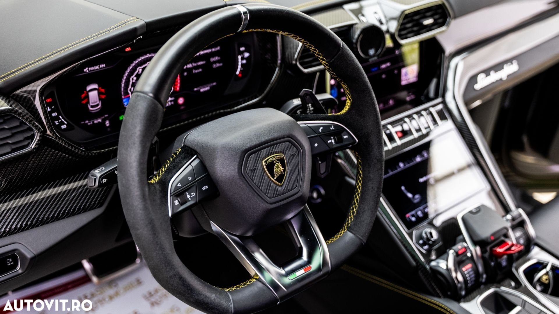 Lamborghini URUS Standard - 19