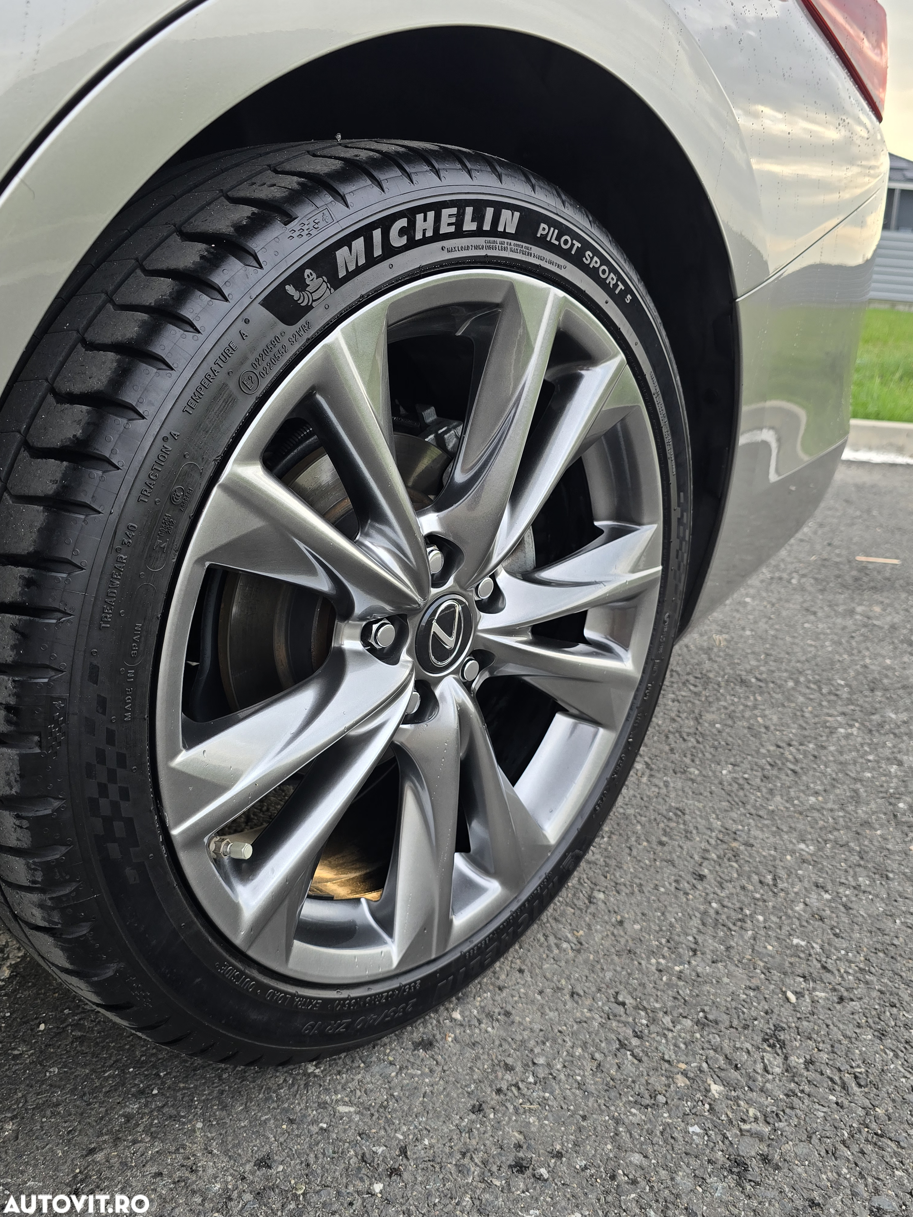 Lexus Seria ES 300h F Sport - 16