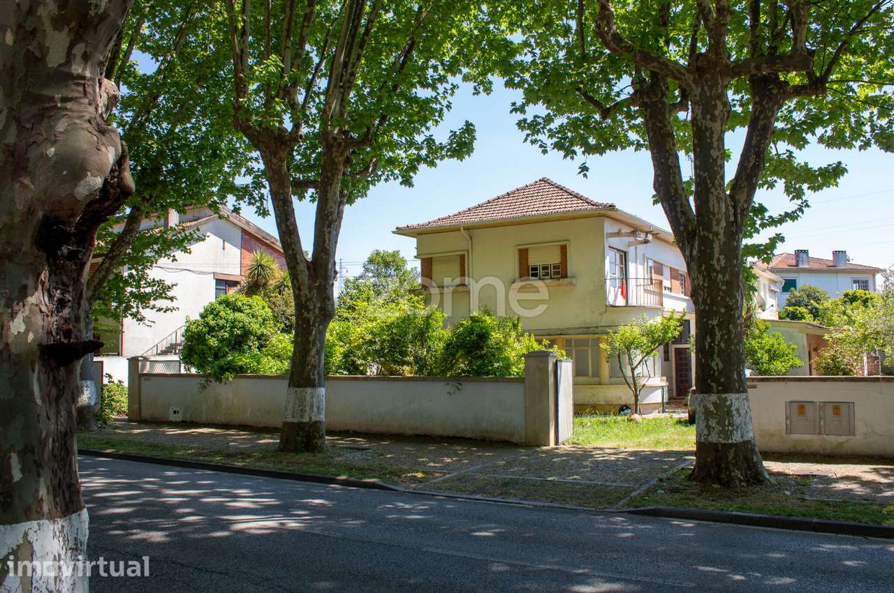 Moradia no centro de Anadia, na emblemática Avenida 25 de Abril - Grande imagem: 3/47