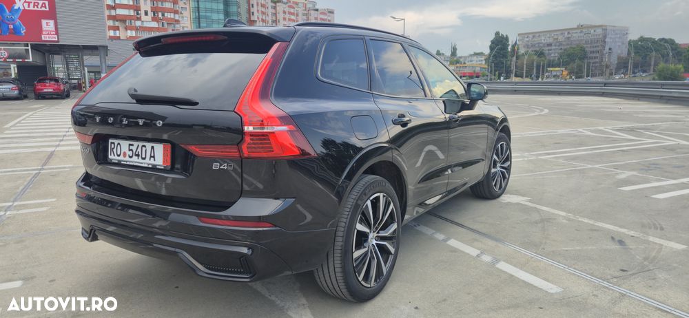 Volvo XC 60 B4 MHEV AT AWD Ultimate Dark - 22