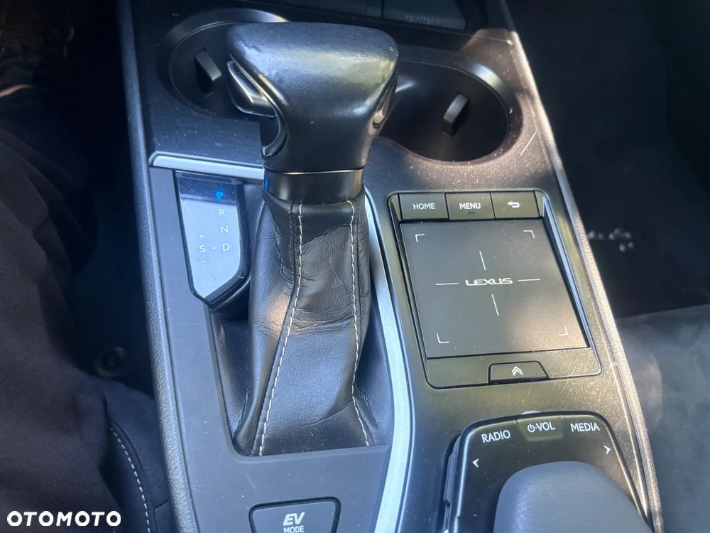 Lexus UX - 6