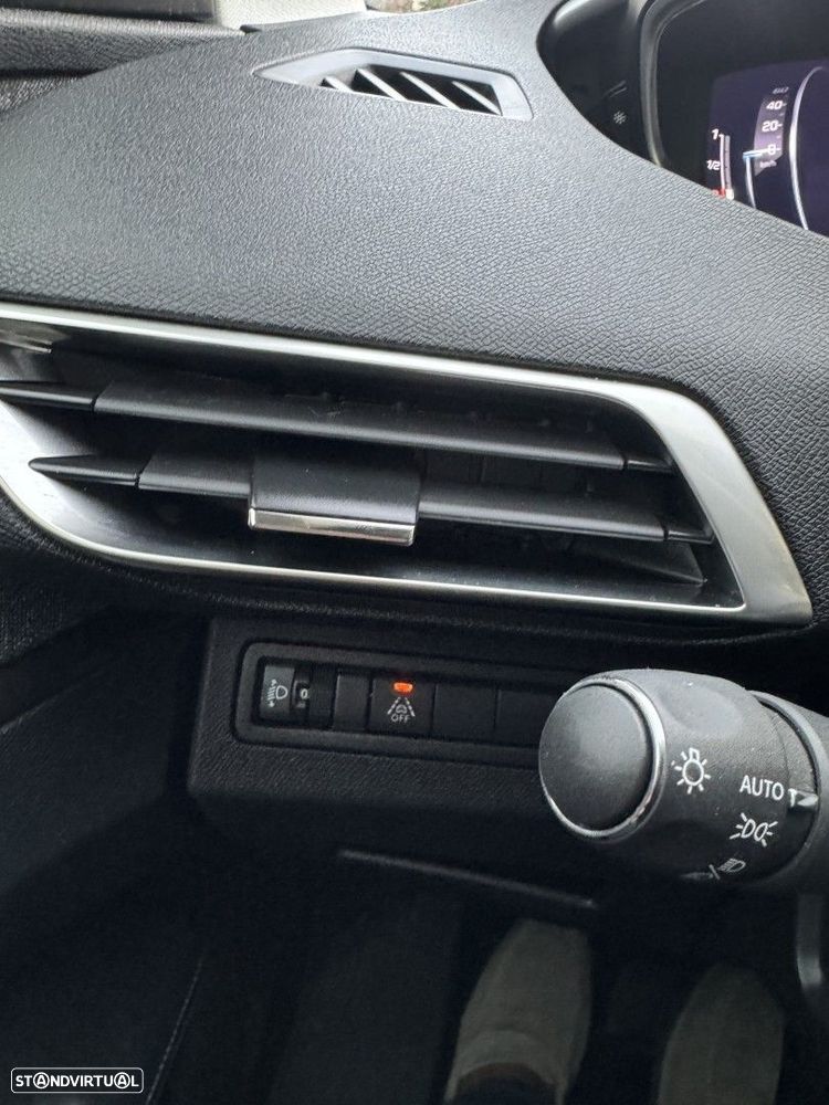 Peugeot 3008 1.2 PureTech Allure EAT8 - 46