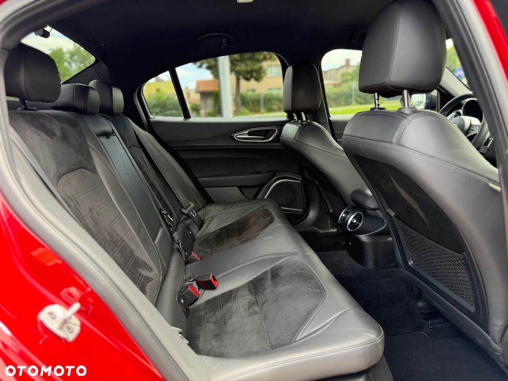 Alfa Romeo Giulia 2.2 AT8-Q4 Veloce - 16