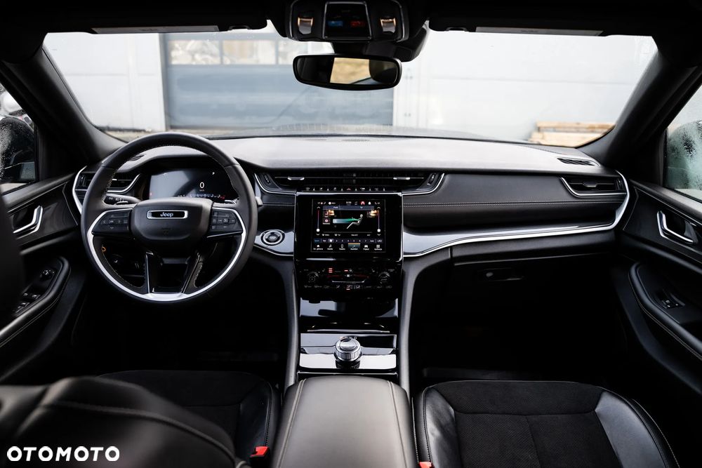 Jeep Grand Cherokee - 24